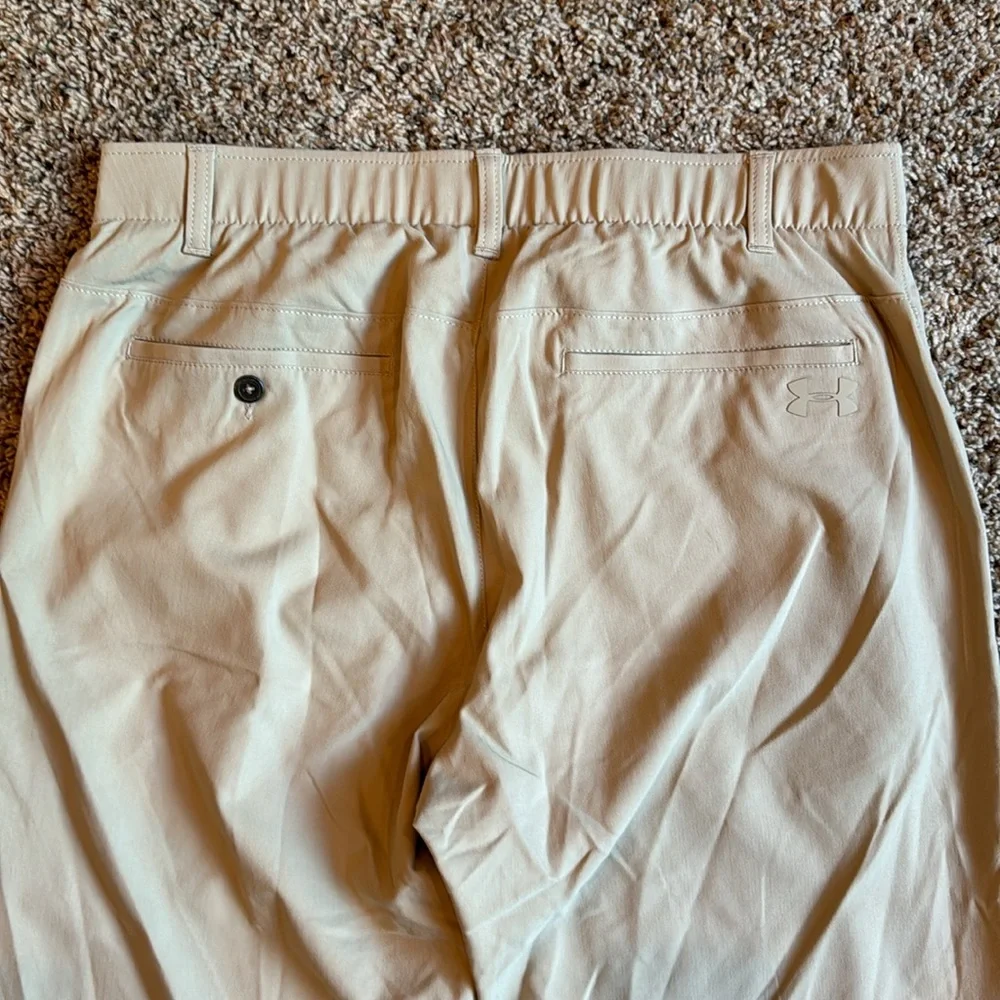 Men’s Under Armour khaki golf pants size 34/36- like new - Picture 4 of 4